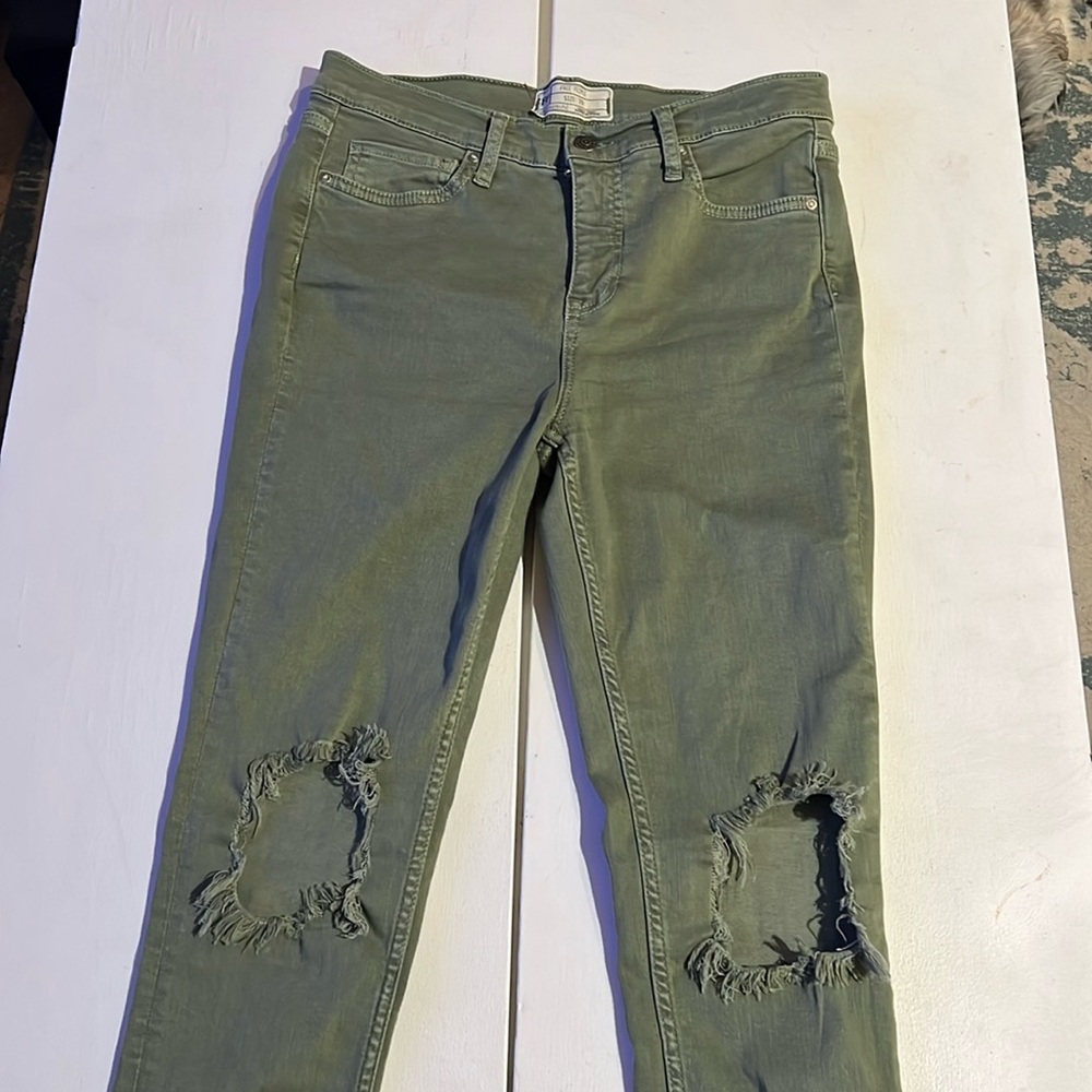 Free people busted knee women’s size 29 jeans